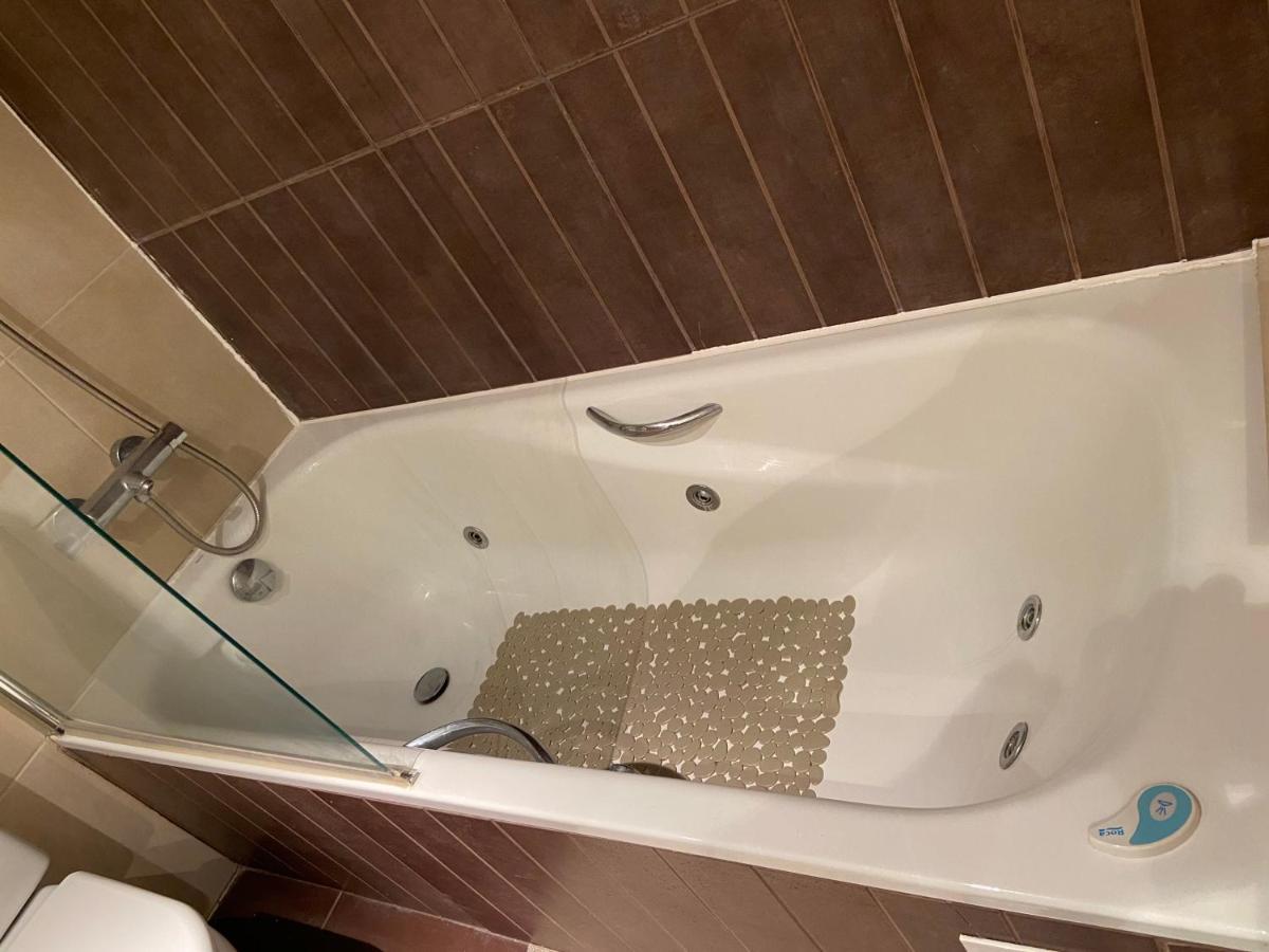 Apartamento Con Gran Jardin Privado Lägenhet Figueres  Exteriör bild