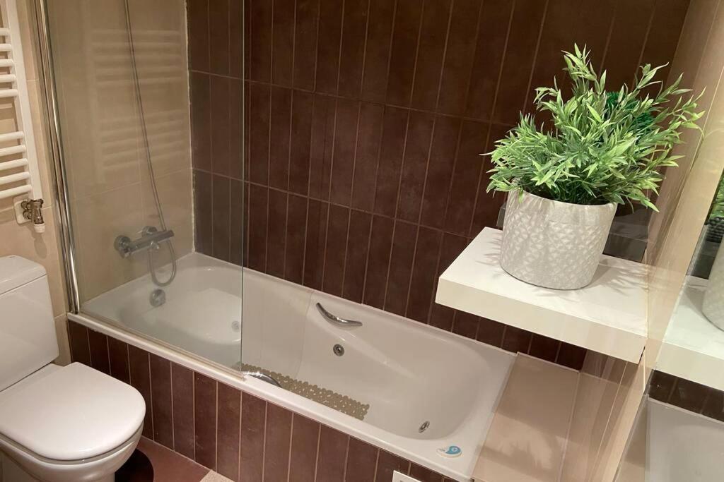 Apartamento Con Gran Jardin Privado Lägenhet Figueres  Exteriör bild